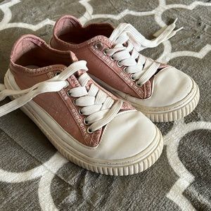 BCBG GIRLS light pink canvas lace up sneakers.